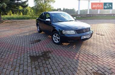 Седан Volkswagen Passat 1997 в Луцке