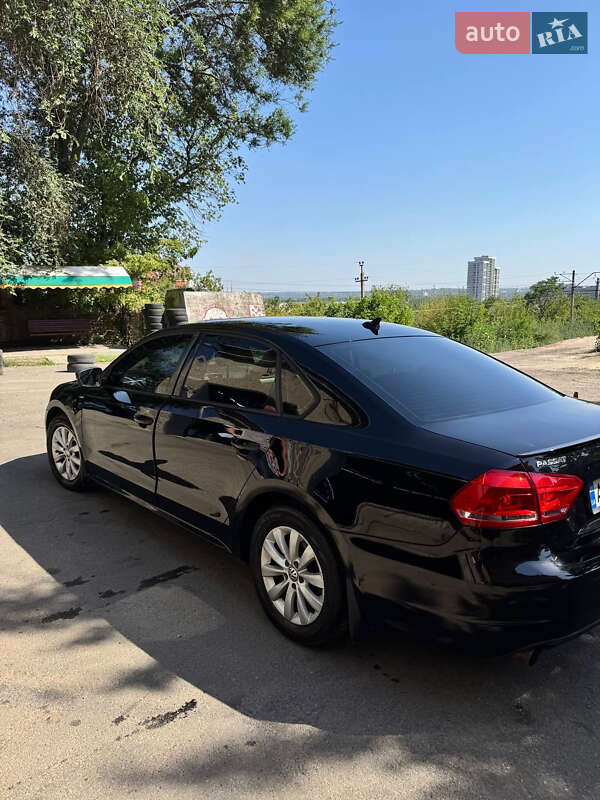 Седан Volkswagen Passat 2014 в Дніпрі