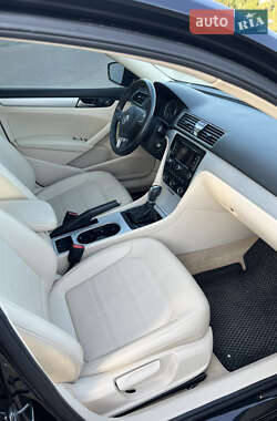 Седан Volkswagen Passat 2013 в 