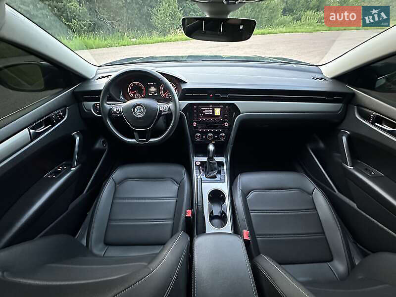 Седан Volkswagen Passat 2021 в Львове