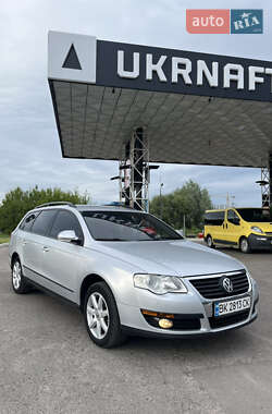 Універсал Volkswagen Passat 2009 в Рівному