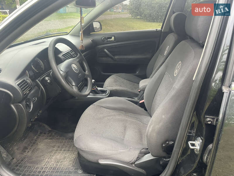 Универсал Volkswagen Passat 2002 в Пирятине