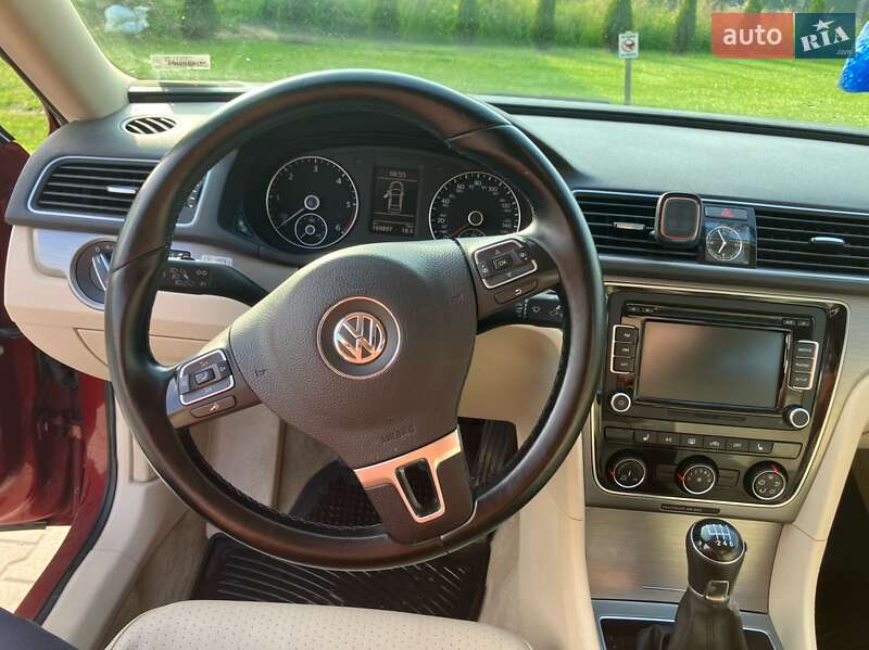 Седан Volkswagen Passat 2014 в Львове