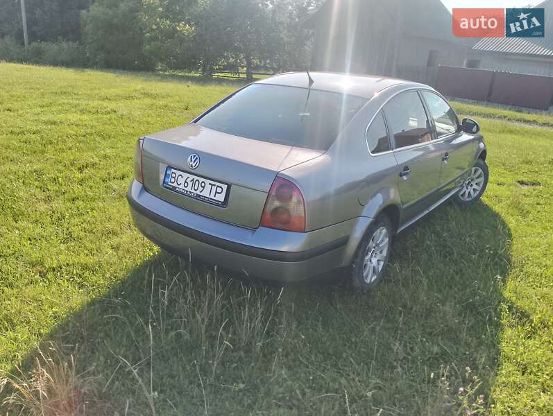 Седан Volkswagen Passat 2003 в Сторожинце