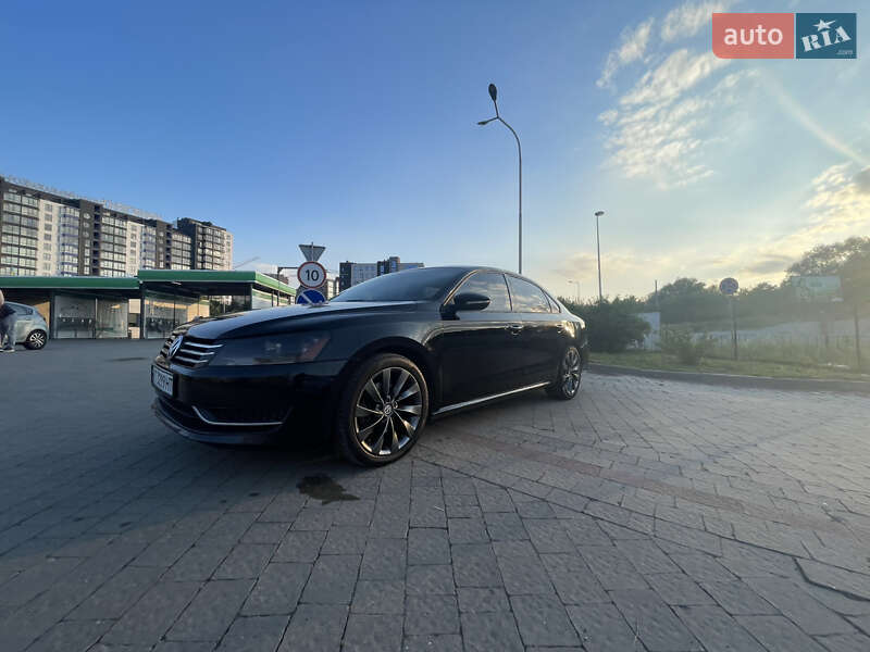 Седан Volkswagen Passat 2011 в Івано-Франківську
