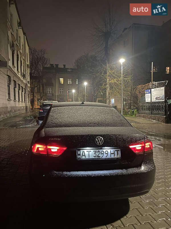 Седан Volkswagen Passat 2011 в Івано-Франківську
