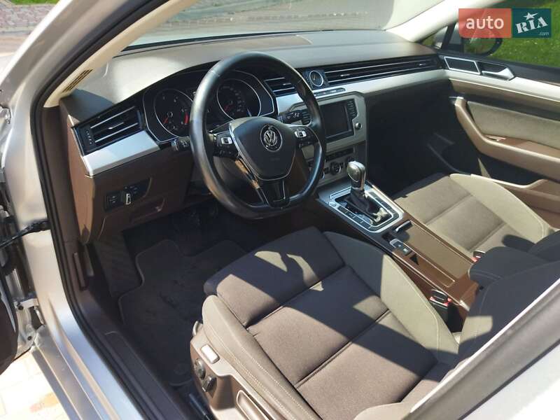 Седан Volkswagen Passat 2015 в Чорткове