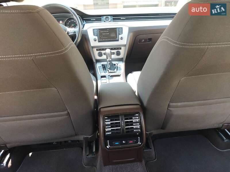 Седан Volkswagen Passat 2015 в Чорткове