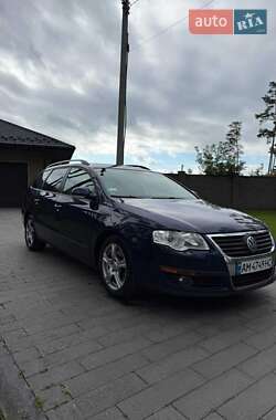 Універсал Volkswagen Passat 2009 в Житомирі