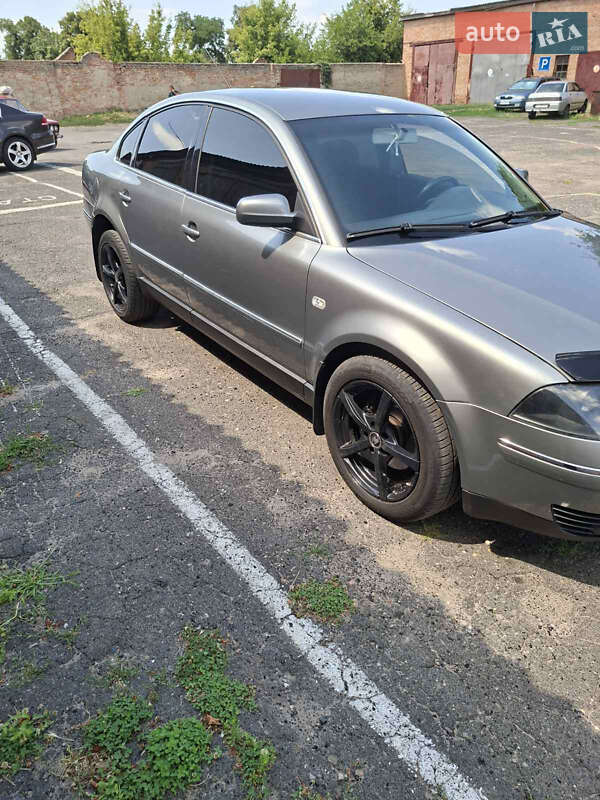 Седан Volkswagen Passat 2003 в Чигирину
