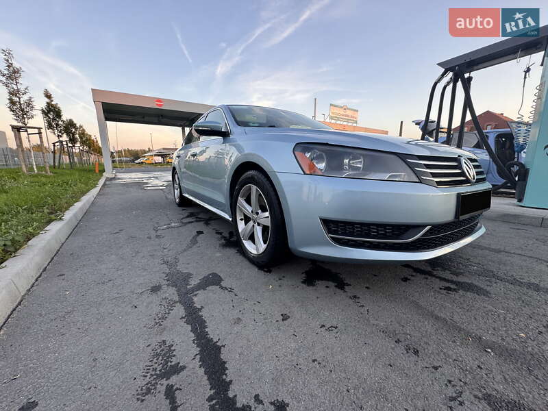 Седан Volkswagen Passat 2012 в Киеве