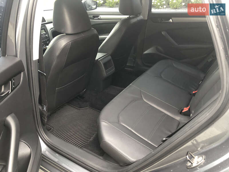 Седан Volkswagen Passat 2014 в Луцьку