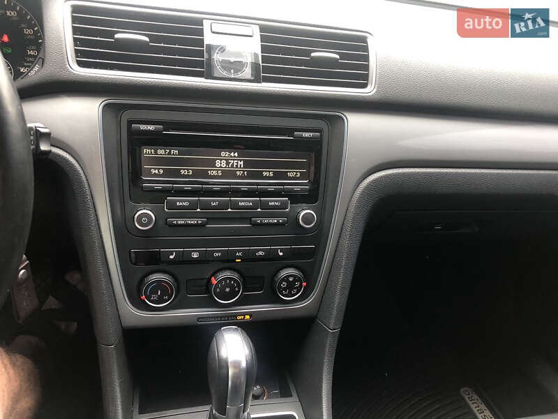 Седан Volkswagen Passat 2014 в Луцьку