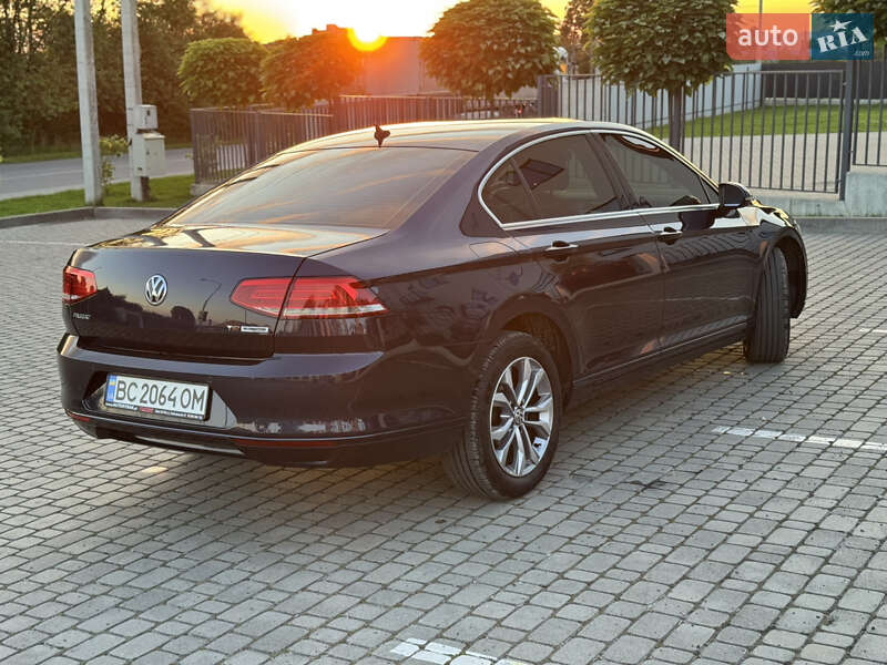 Седан Volkswagen Passat 2015 в Львове