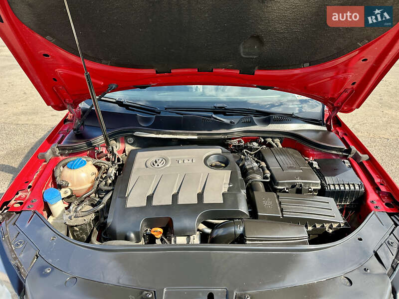 Универсал Volkswagen Passat 2011 в Николаеве