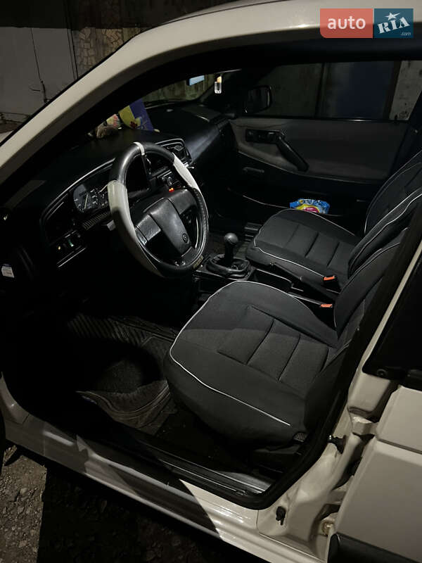 Седан Volkswagen Passat 1989 в Кривому Розі