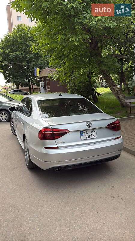 Седан Volkswagen Passat 2017 в Ивано-Франковске