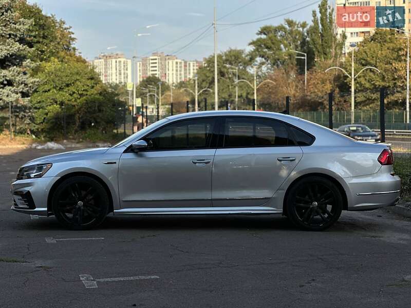 Седан Volkswagen Passat 2017 в Ивано-Франковске