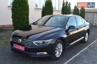 Седан Volkswagen Passat 2018 в Золочеві