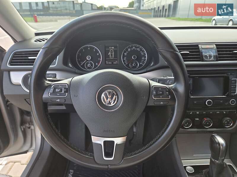 Седан Volkswagen Passat 2013 в Ивано-Франковске