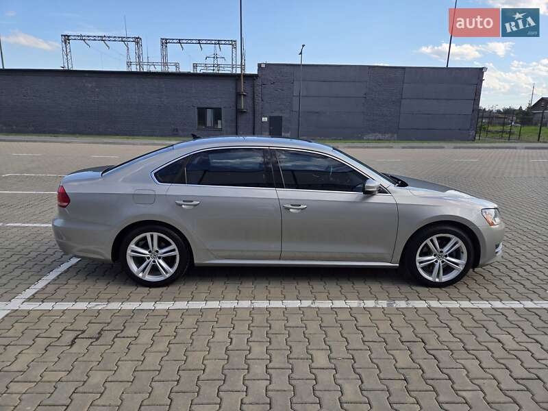 Седан Volkswagen Passat 2013 в Ивано-Франковске