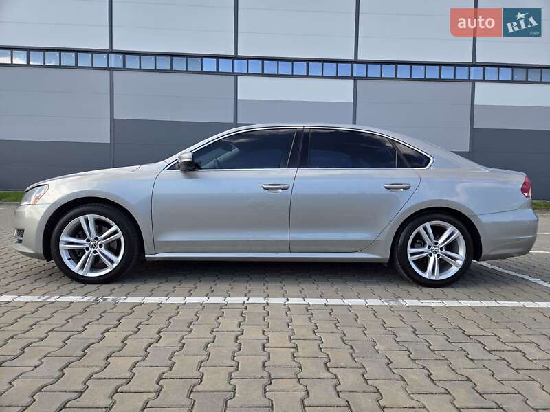 Седан Volkswagen Passat 2013 в Ивано-Франковске