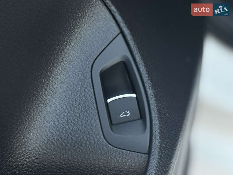 Седан Volkswagen Passat 2015 в Дрогобыче