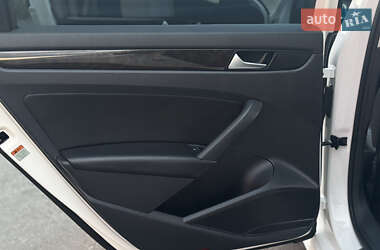 Седан Volkswagen Passat 2015 в 