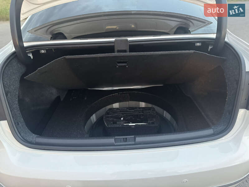 Седан Volkswagen Passat 2015 в Дрогобыче