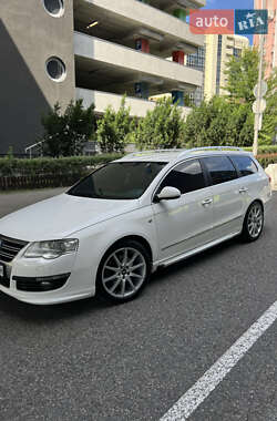 Универсал Volkswagen Passat 2010 в Киеве