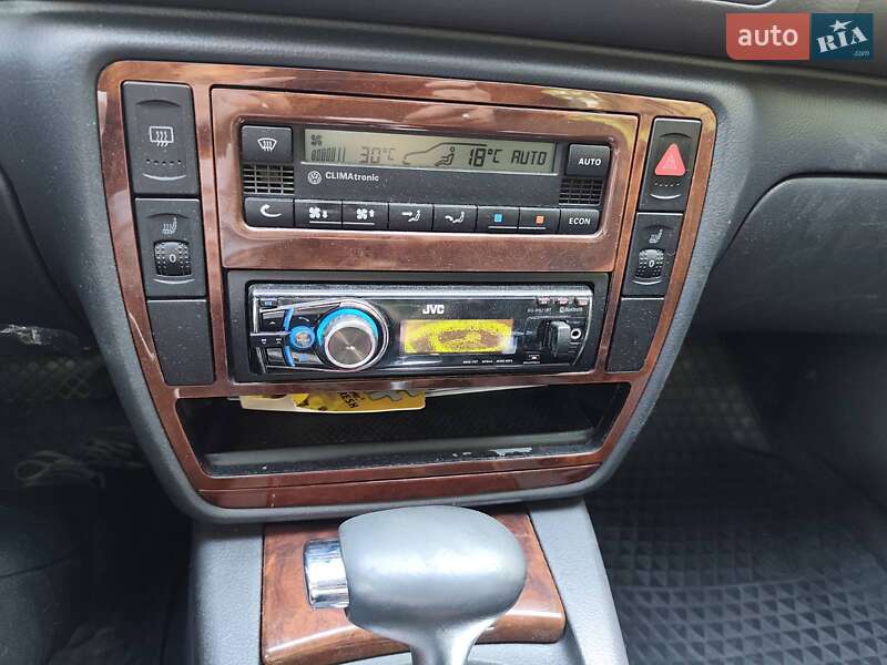 Седан Volkswagen Passat 2004 в Дніпрі