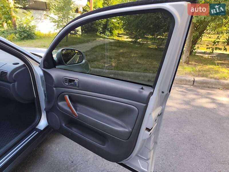Седан Volkswagen Passat 2004 в Дніпрі