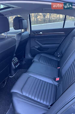 Седан Volkswagen Passat 2017 в 