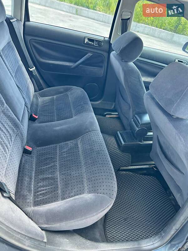 Седан Volkswagen Passat 2000 в Бучі