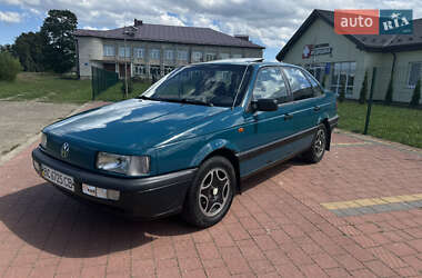 Седан Volkswagen Passat 1993 в Стрию