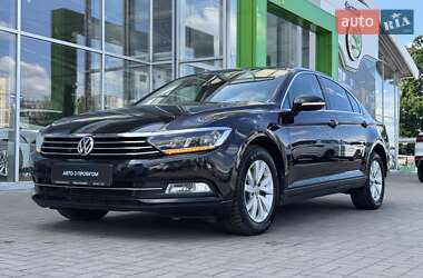 Седан Volkswagen Passat 2017 в Киеве