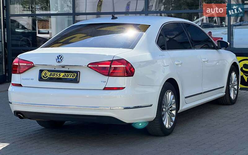 Седан Volkswagen Passat 2015 в Ивано-Франковске