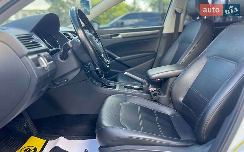 Седан Volkswagen Passat 2015 в Ивано-Франковске