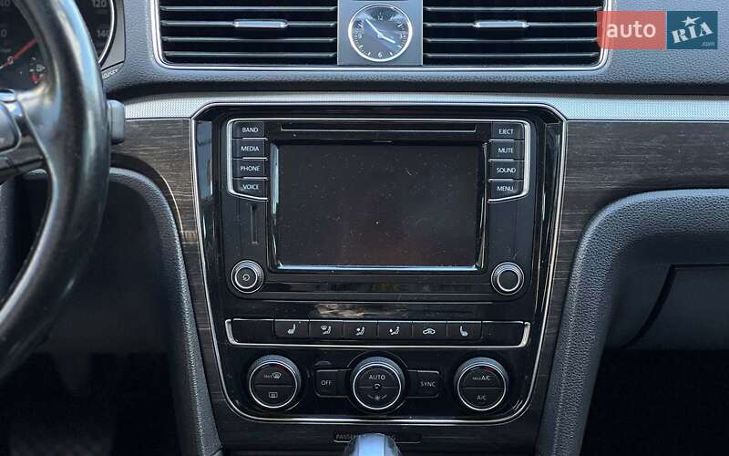 Седан Volkswagen Passat 2015 в Ивано-Франковске
