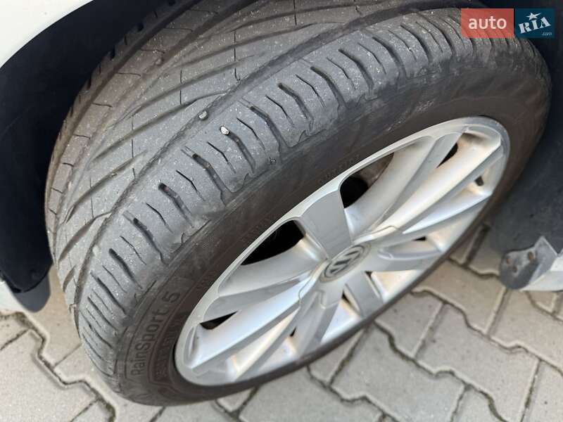 Універсал Volkswagen Passat 2010 в Львові