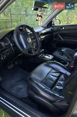 Седан Volkswagen Passat 2002 в Львове