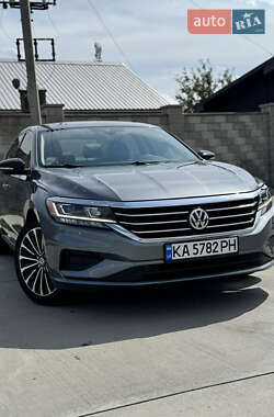 Седан Volkswagen Passat 2021 в Киеве