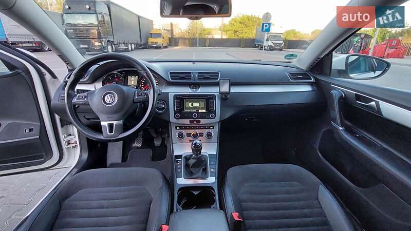 Универсал Volkswagen Passat 2013 в Одессе