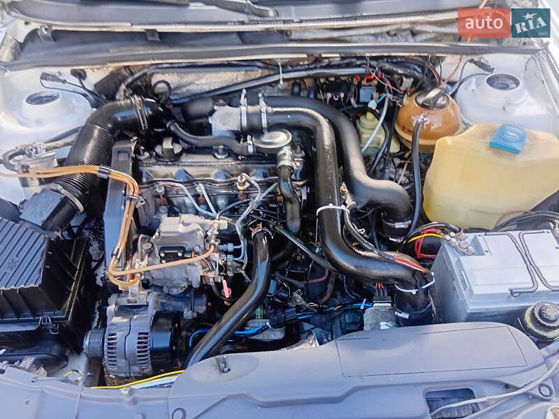 Універсал Volkswagen Passat 1994 в Іваничах