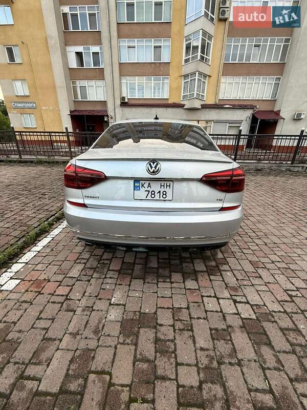 Седан Volkswagen Passat 2017 в Ивано-Франковске