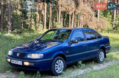 Седан Volkswagen Passat 1994 в Харькове