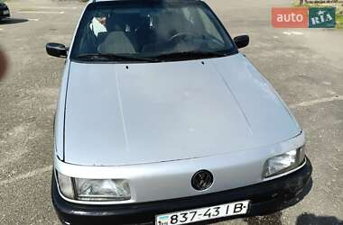 Седан Volkswagen Passat 1991 в Рудки