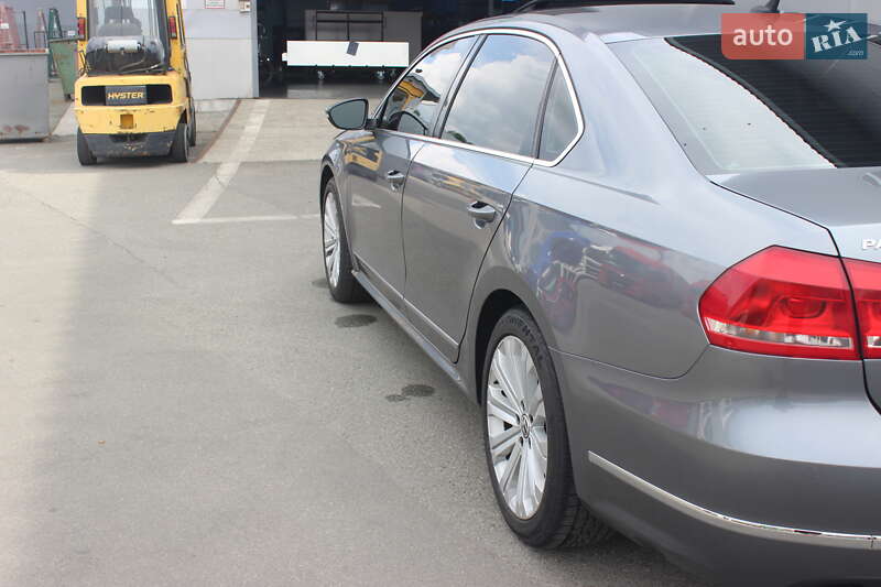 Седан Volkswagen Passat 2012 в Києві