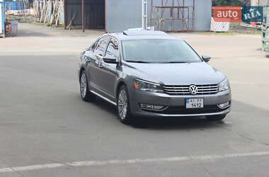 Седан Volkswagen Passat 2012 в Киеве