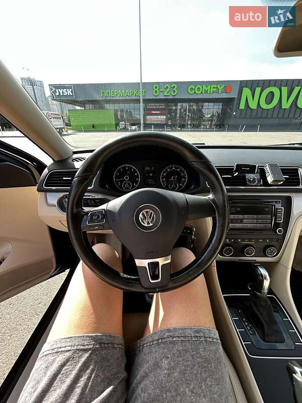 Седан Volkswagen Passat 2013 в Киеве